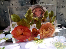 Preserved Pressed Funeral Flowers Photo in Flower Art Display Resin Paperweight Keepsake Bridal memories of your wedding anniversary,funeral