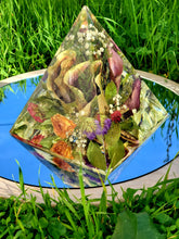 Wedding Flowers Preservation Large Resin Pyramid Paperweight Keepsake Sweet romantic memories of your wedding, anniversary, funeral.