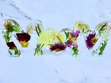 Preserved Pressed Wedding Flowers in Resin MOM Sign Keepsake Sweet memories of your wedding, funeral, anniversary. Flowers Frame.