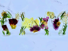 Preserved Pressed Wedding Flowers in Resin MOM Sign Keepsake Sweet memories of your wedding, funeral, anniversary. Flowers Frame.