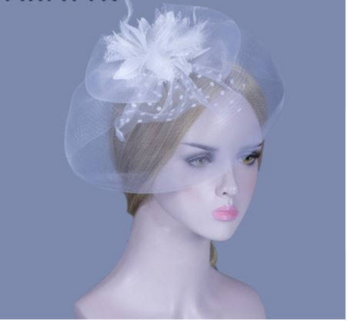 White Wedding Church Tea Party Feather Hat. Bridal Wedding Hair Clip Head Accessory Fascinator hat. Derby Hat Birdcage Veil Flower Headpiece