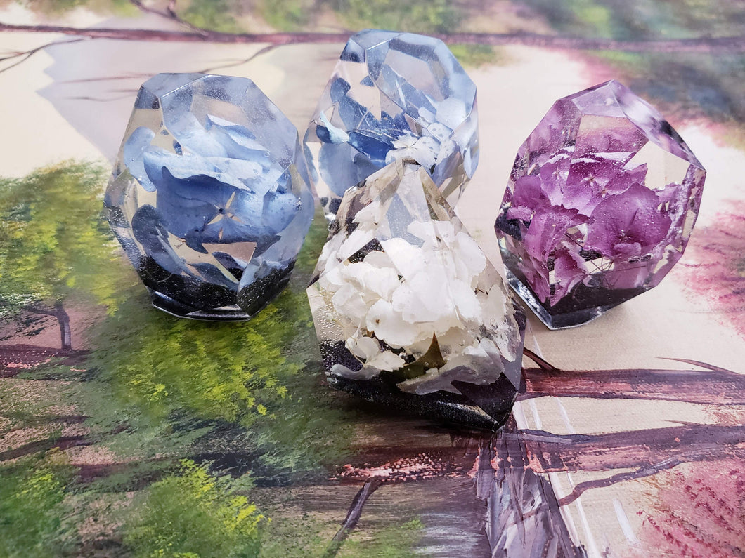 Custom Resin Flowers Hydrangea Crystals keepsake paperweight . Hydrangea Paperweights. Home Office Deck . Healing Crystals.Preserved Flowers