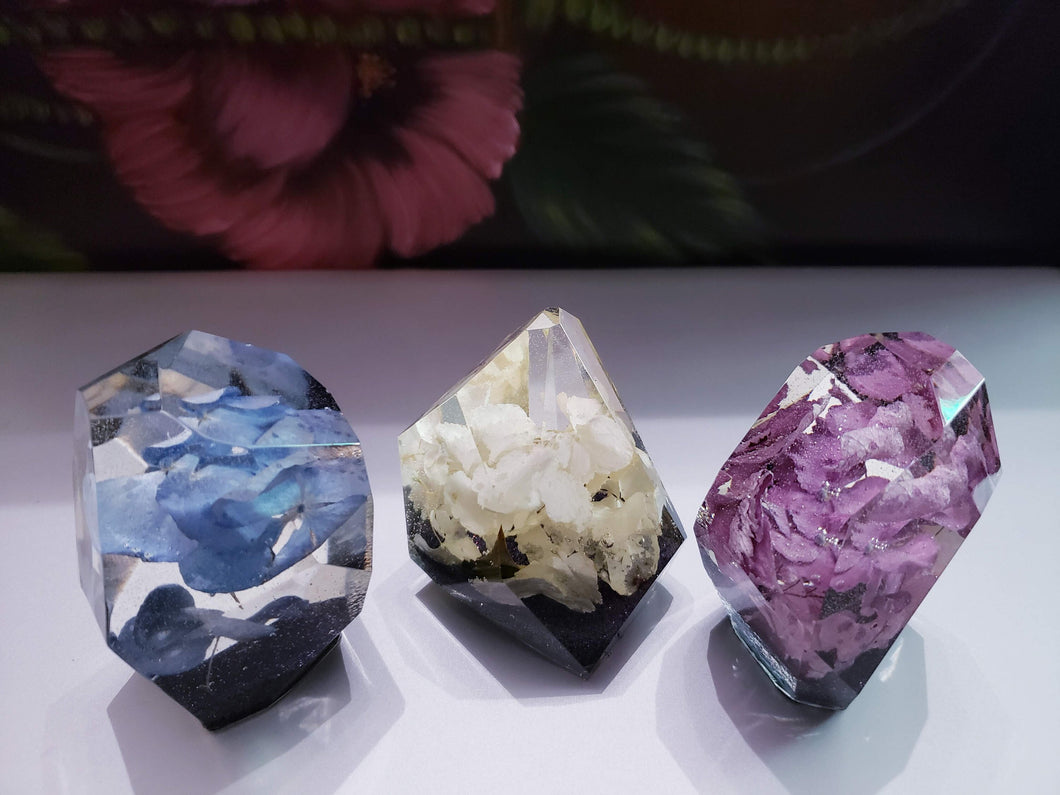 Resin Flowers Hydrangea Crystals keepsake paperweight . Hydrangea Paperweights. Home Office Deck Decor. Healing Crystals.Preserved Flowers