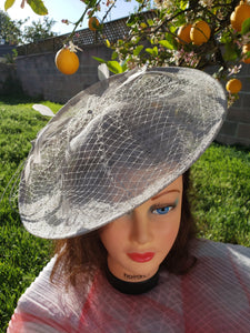 Silver Gray Sinamay Fascinator. Derby Race Bridal Church Hat. Gray Funeral Mini Hat. Costume Feather Hairband Head Accessory.Headpiece