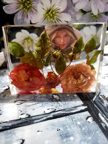 Preserved Pressed Funeral Flowers Photo in Flower Art Display Resin Paperweight Keepsake Bridal memories of your wedding anniversary,funeral