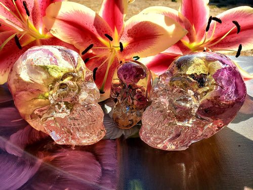 Resin Skull Pink Purple Rose Preserved Flowers Paperweight Keepsake. Preserved Rose Paperweight.Rose Keepsake.Flower Skull Paperweight.