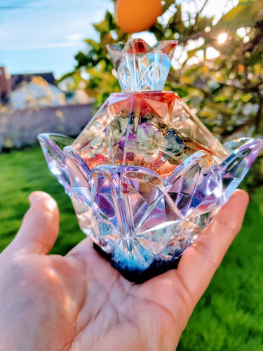 Custom Preserved Bridal Wedding Pressed Flowers Petals in Resin Trinket Box with Lid Paperweight Keepsake memories of your wedding,funeral.