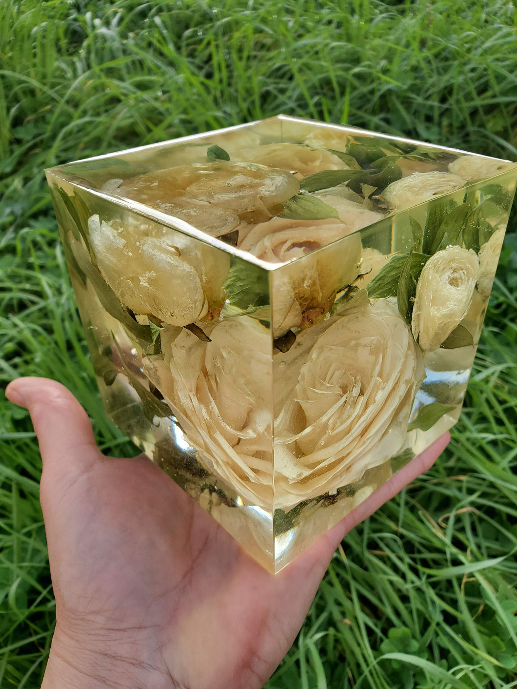 Custom Preserved Wedding Flowers in extra large cube keepsake paperweights. Resin flowers keepsake .Preserving Bridal bouquet.