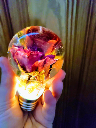 Preserving Wedding Flowers in Light Bulb Resin LED Lamp Paperweight Keepsake Bridal romantic memories of your wedding anniversary,funeral