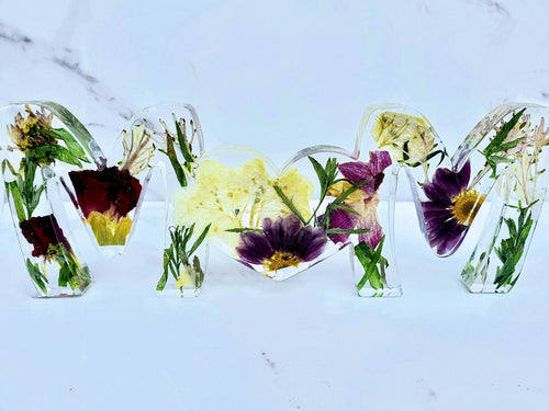 Preserved Pressed Wedding Flowers in Resin MOM Sign Keepsake Sweet memories of your wedding, funeral, anniversary. Flowers Frame.